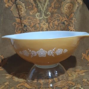Pyrex Vintage Butterfly Gold 4 quart